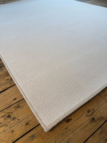 White flake 100% wool rug 200cm x 250cm