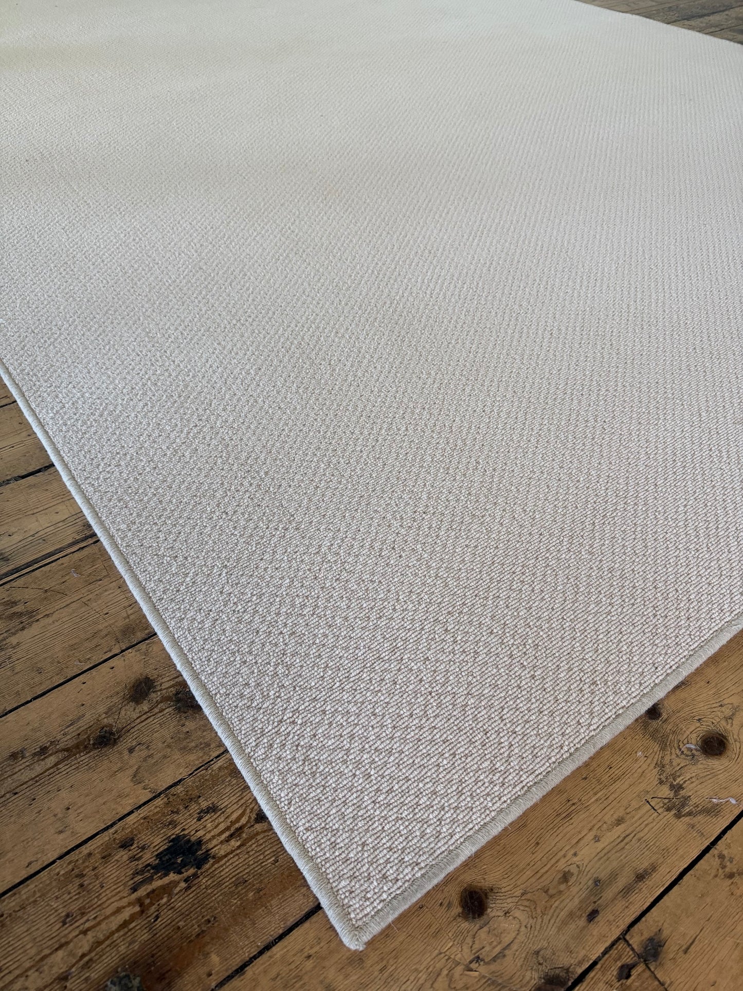 Tones 100% wool rug 260cm x 372cm