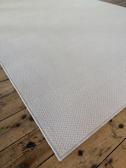 Tones 100% wool rug 260cm x 372cm