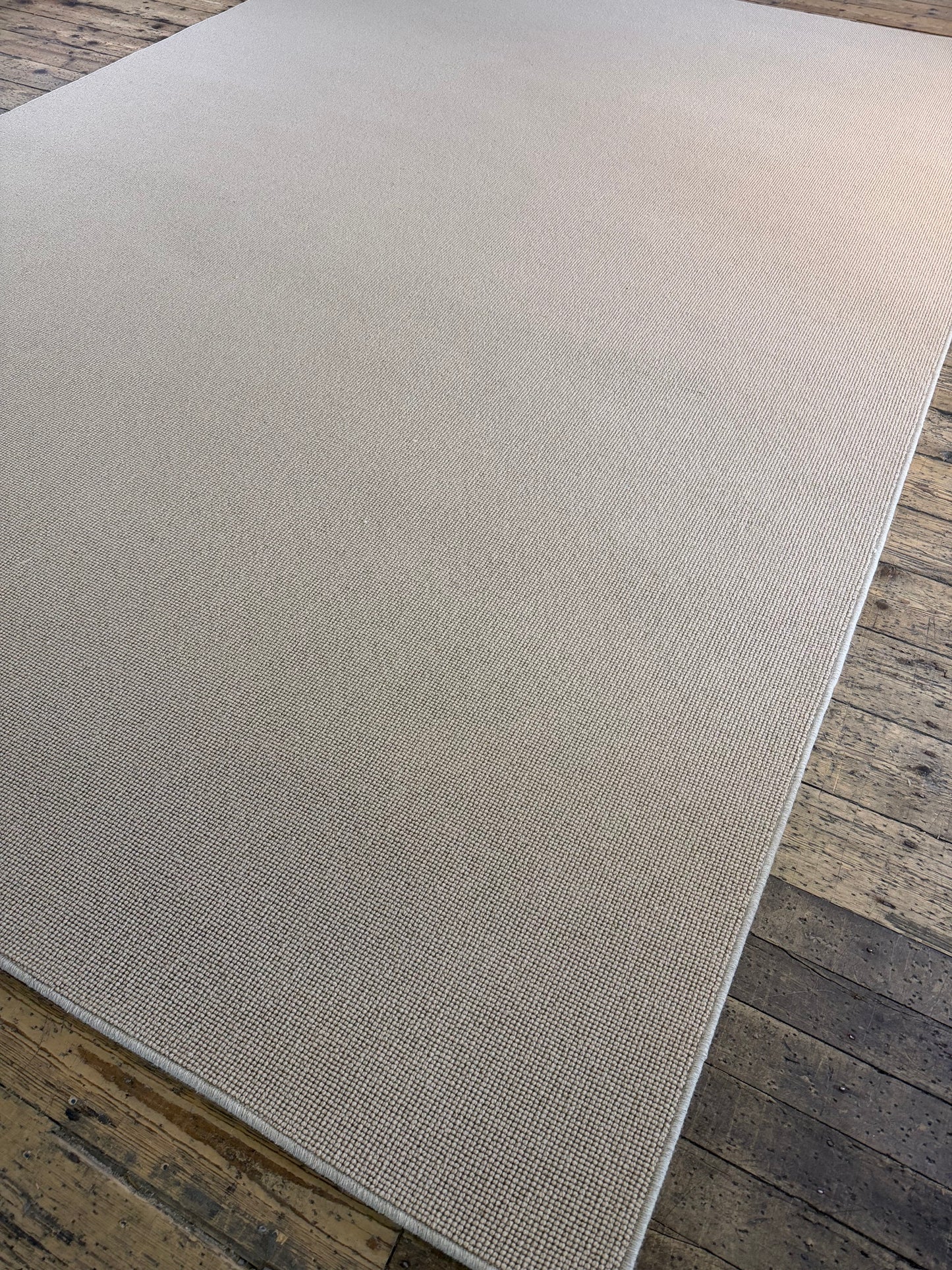 Montadale 100% wool rug 270cm x 400cm