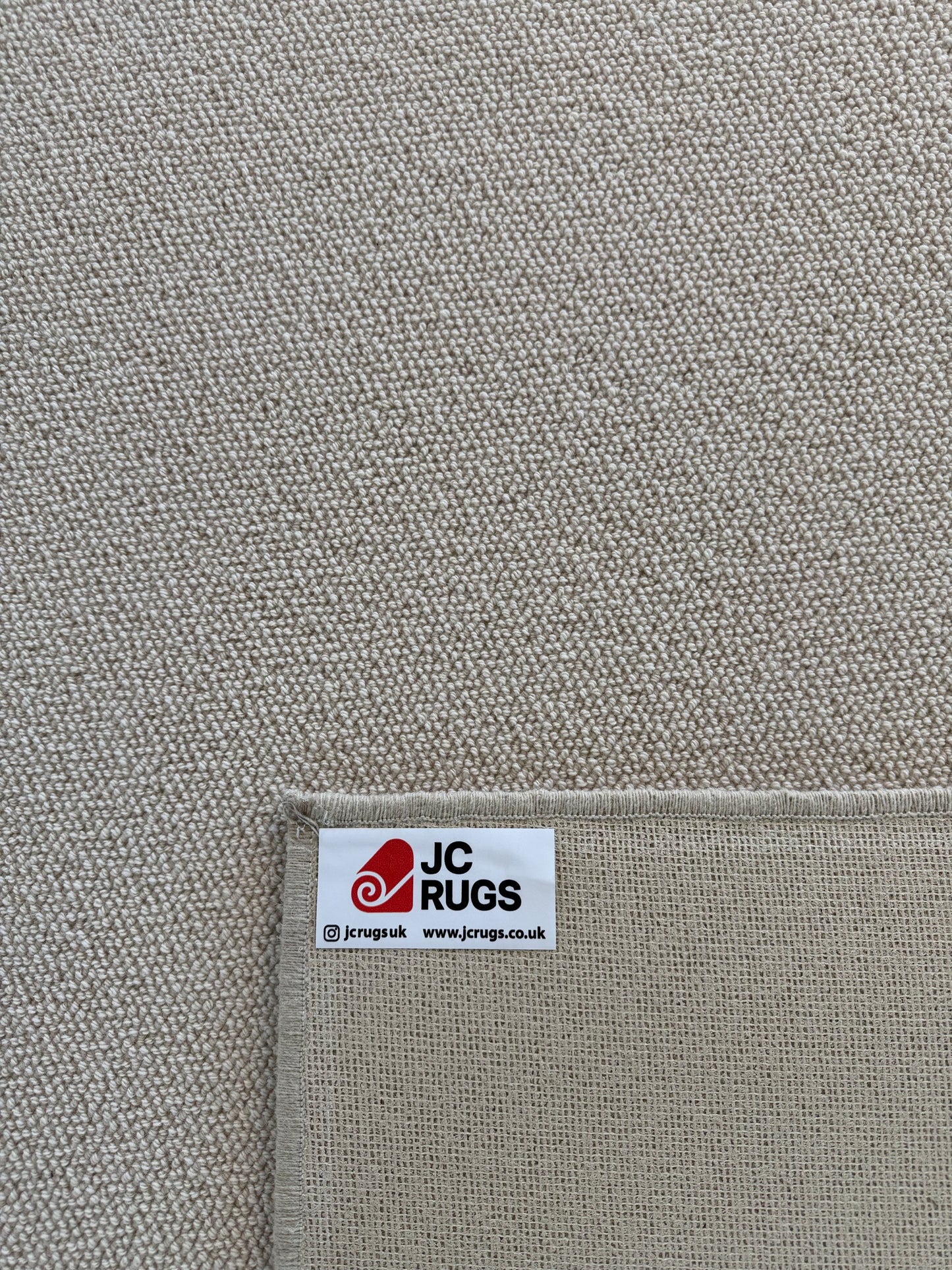 White flake 100% wool rug 170cm x 264cm