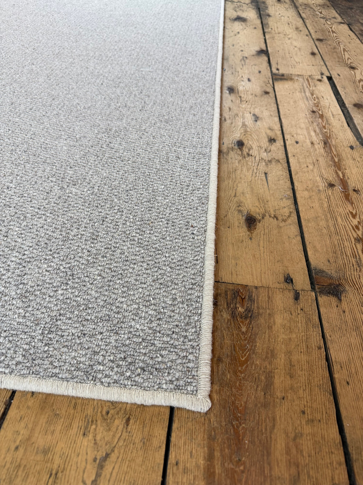 Smoke 100% wool rug 230cm x 377cm