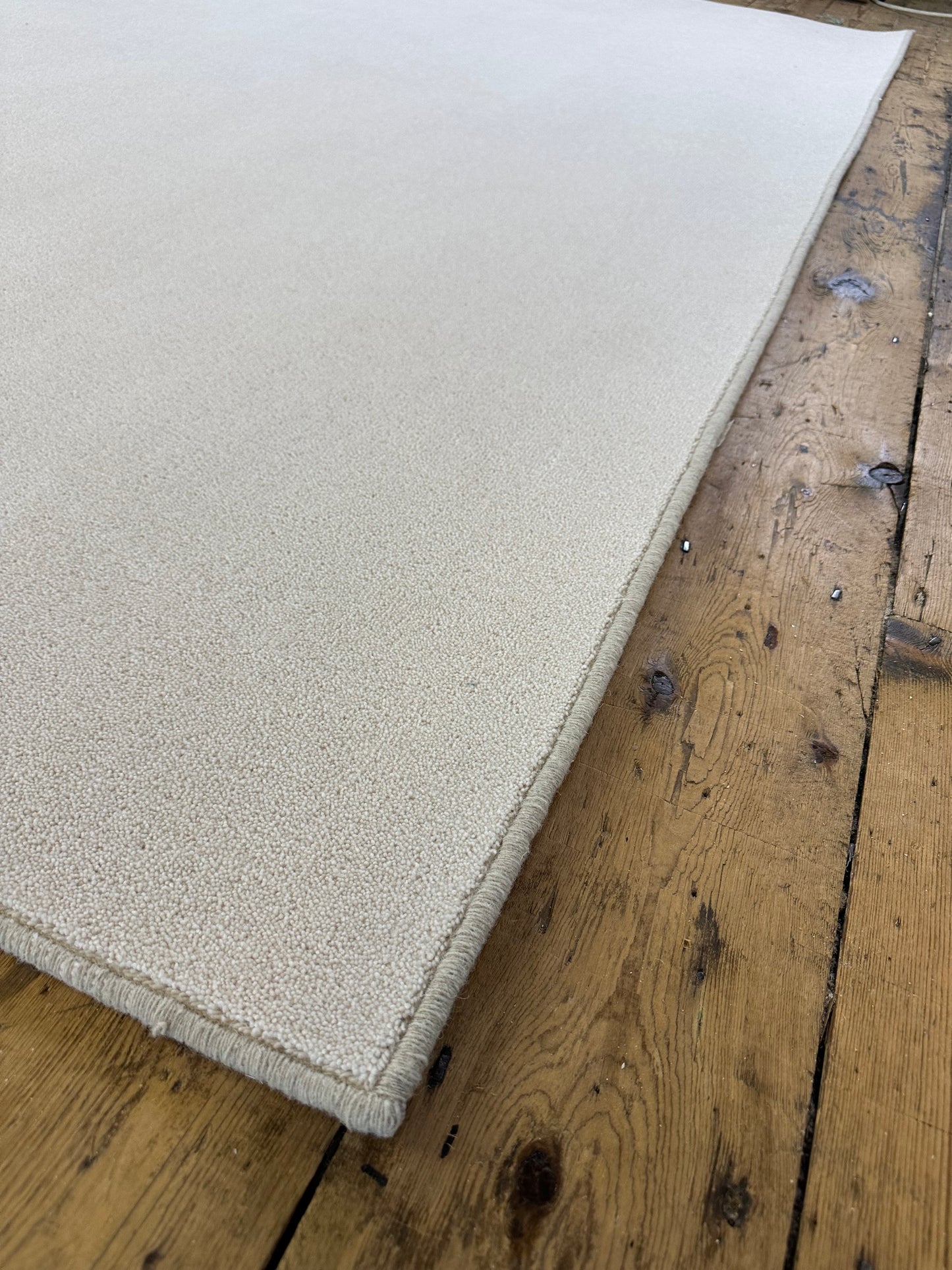 Jasmin white wool rug 242cm x 358cm