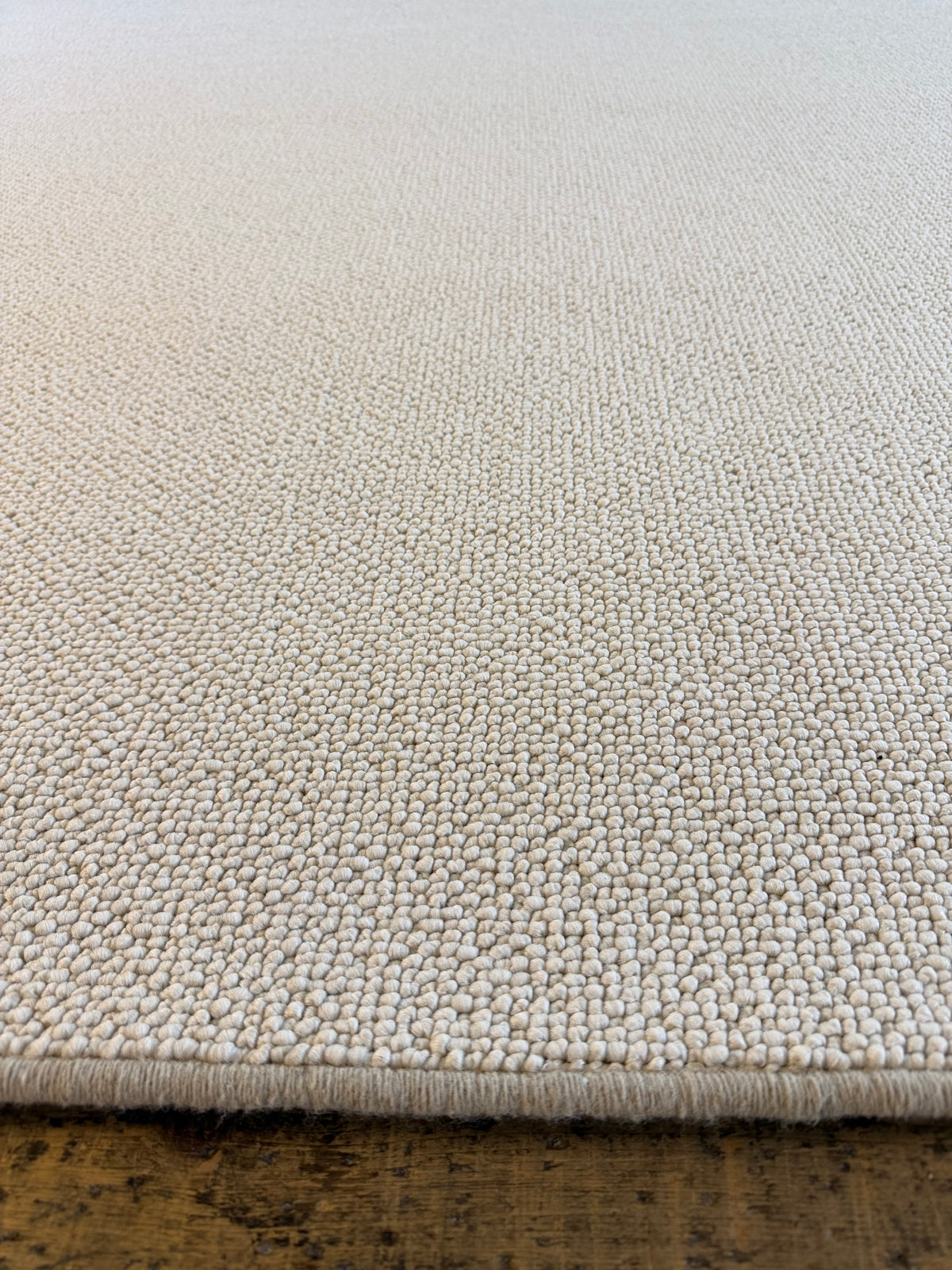 Snow 100% polypropylene rug 210cm x 254cm