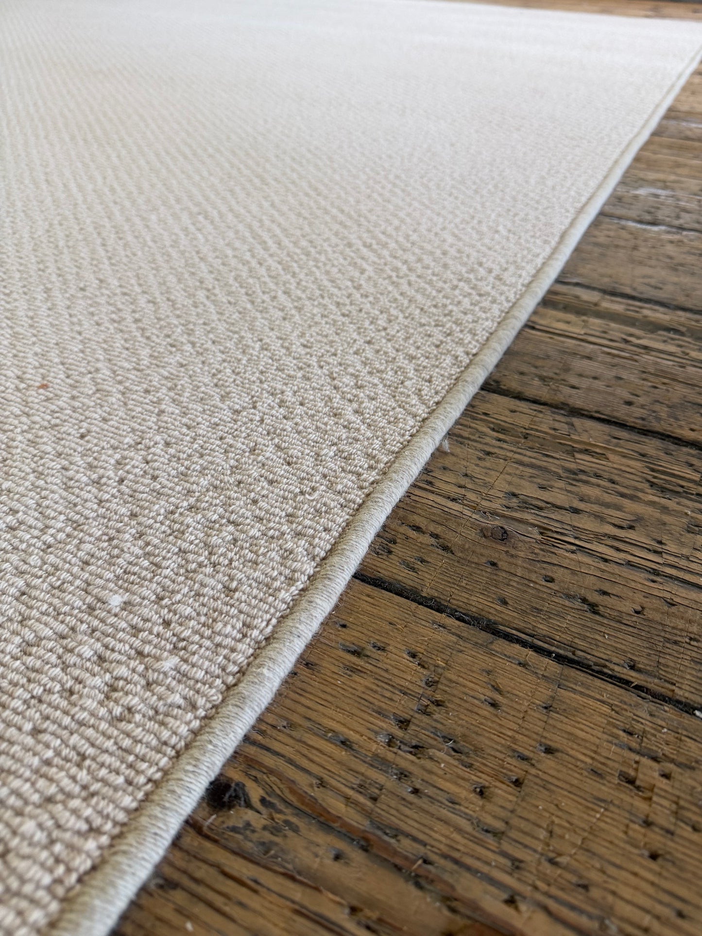 Tones 100% wool rug 260cm x 372cm