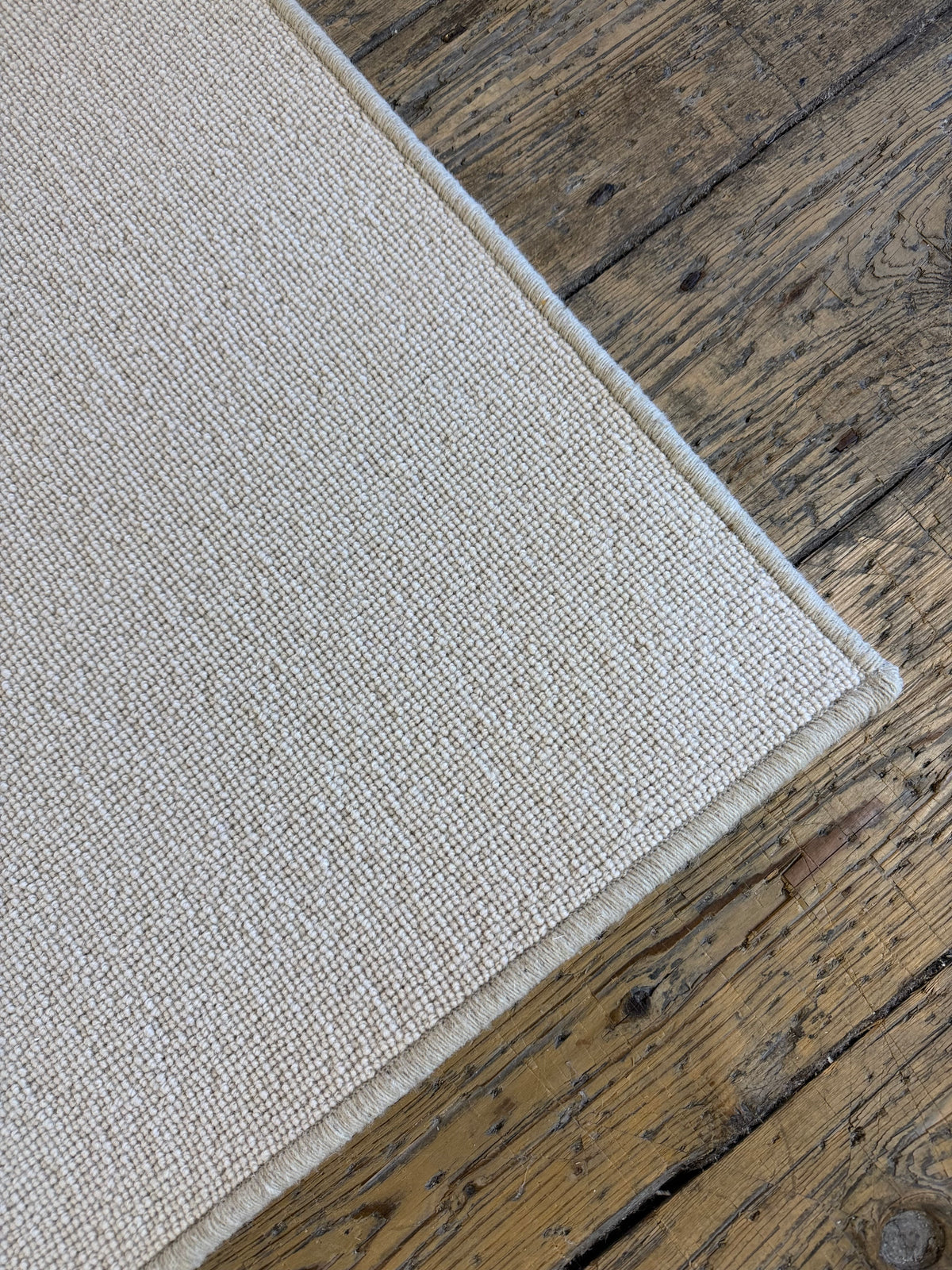 Flake 100% wool rug 215cm x 215cm