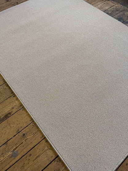 Royal 100% wool rug 160cm x 227cm