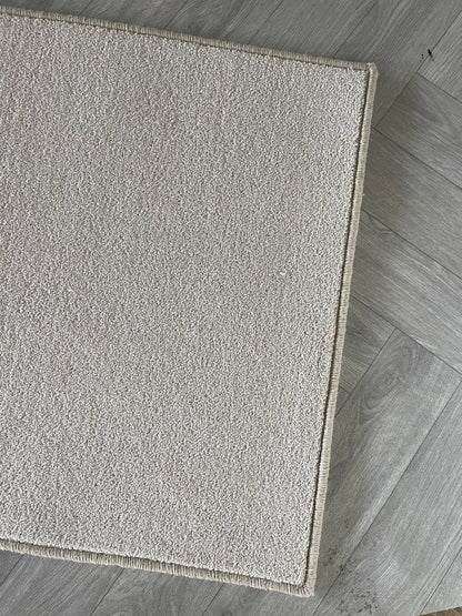 White cream hallway runner 66cm x 211cm